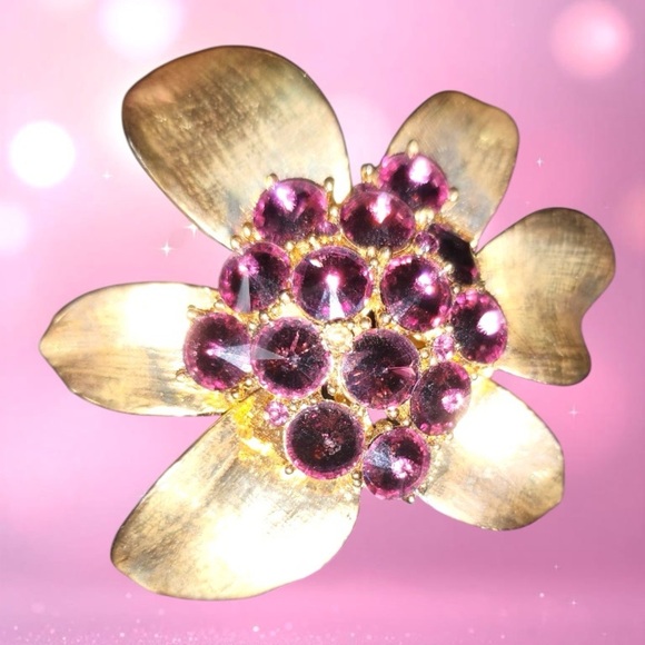 80s vintage Brooch /pendantGold tone Flower  With Purple Glass. Statement Piece - Picture 1 of 16